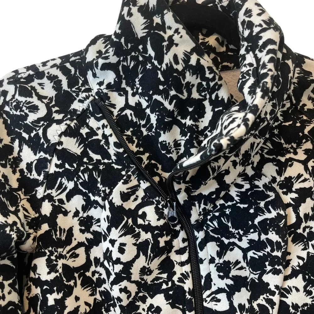 Lululemon Black & White Fleur Sombre Floral Cozy Cuddle Up Full Zip Jack Sz 4 - Picture 7 of 13